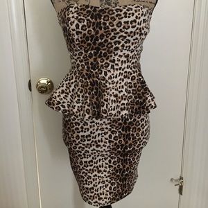 Strapless stretch leopard print mini dress